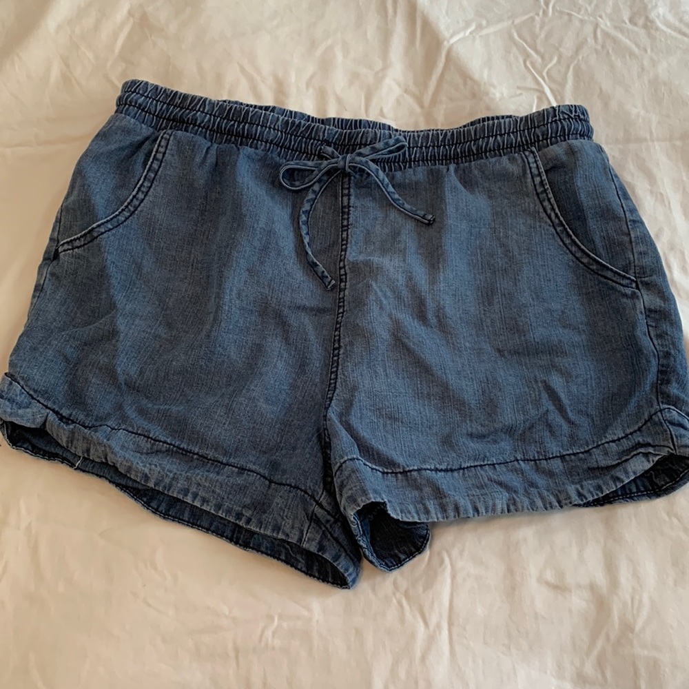 Universal Thread Women’s Relaxed Shorts Medium